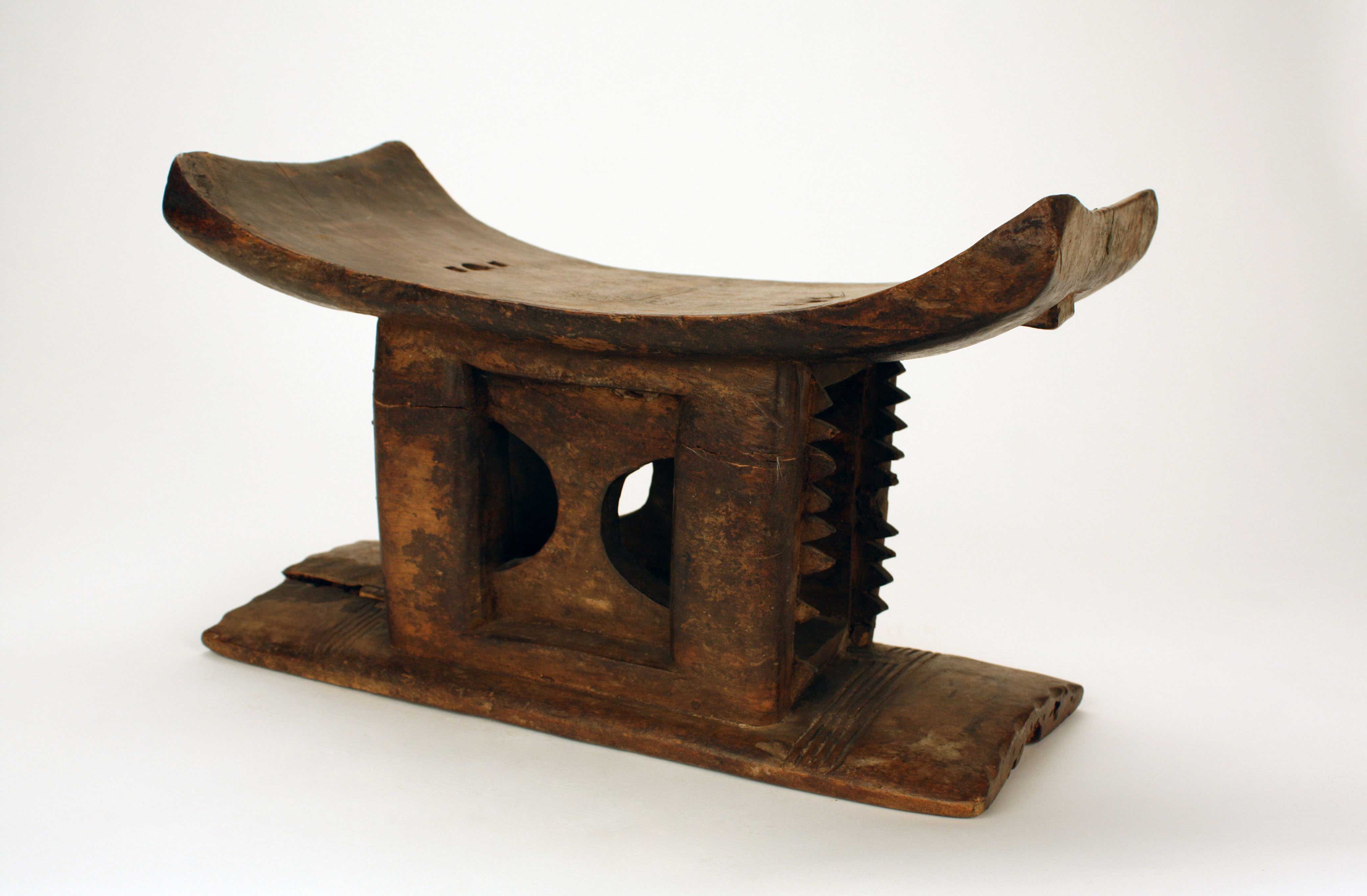 アフリカンスツール アシャンティ王国の儀式用スツール風 細密彫刻腰掛け椅子