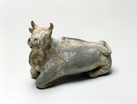 座る牛(灰陶座牛) 中国 南北朝時代(5~6世紀) 高15.6cm