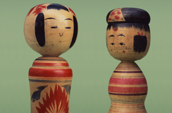 こけし 左:鳴子系/高橋勘治 作、右:弥治郎系/新山栄五郎 作