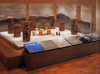 世界の考古美術 布留遺跡コーナー展示風景
