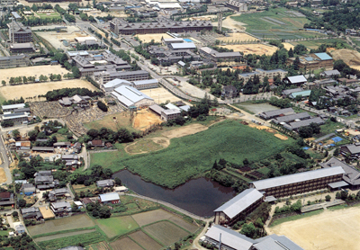 日本最大の前方後方墳,西山古墳と石舞台式の横穴式石室をもつ塚穴山古墳